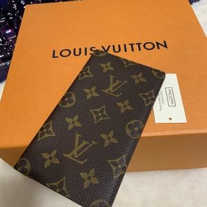 Authentic LV cheques book wallet